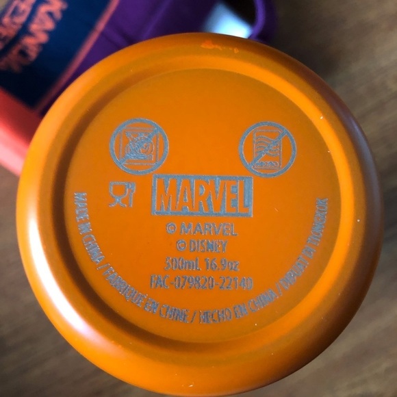 Marvel Black Panther “Wakanda Forever” steel water bottle with crossbody holder - Picture 7 of 7